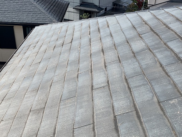 色褪せたコロニアル屋根