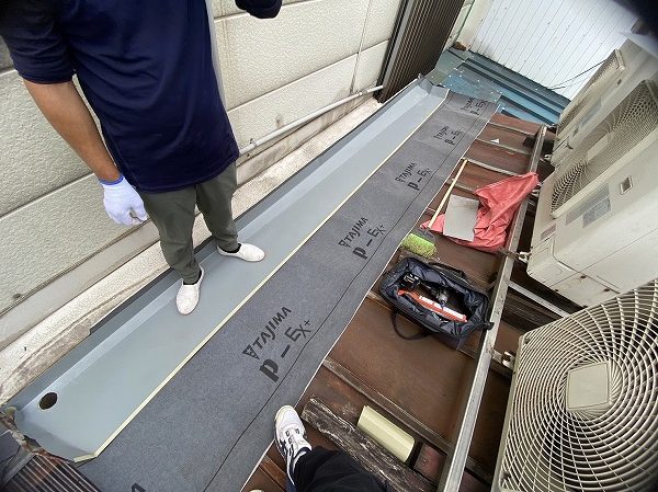 谷板金の施工