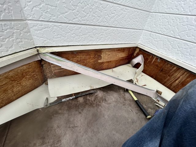 立ち上がり部分の解体