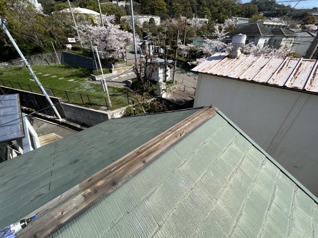 残った棟板金の撤去